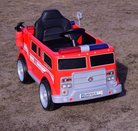 STRAŻ POŻARNA NA AKUMULATOR Z GAŚNICĄ I KOGUTAMI/P17