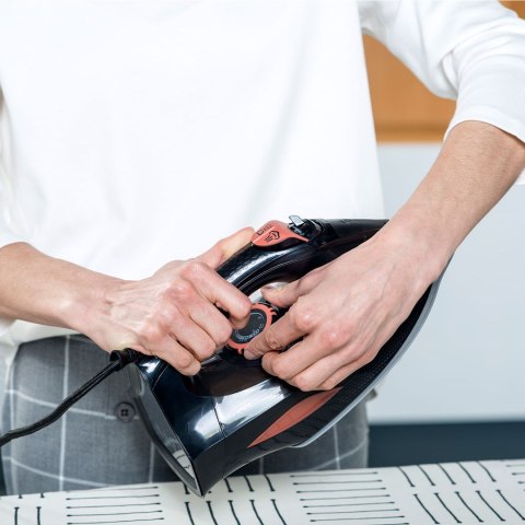 Żelazko parowe Black+Decker BXIR3000E (3000W; czarny)