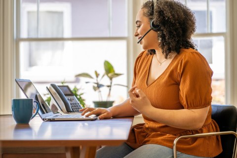 POLY Zestaw słuchawkowy Voyager 4320 z certyfikatem Microsoft Teams USB-C + adapter BT700 (WYPRZEDAŻ) POLY Zestaw słuchawkowy Voyager 4320 z certyfikatem Microsoft Teams USB-C + adapter BT700 (WYPRZEDAŻ)