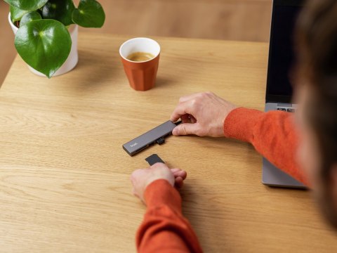 Trust HALYX FAST USB-C HUB CARD READER Trust HALYX FAST USB-C HUB CARD READER