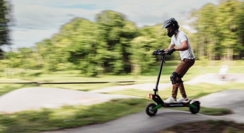Hulajnoga elektryczna RUPTOR R6 V3 Miedziany (WYPRZEDAŻ) Hulajnoga elektryczna RUPTOR R6 V3 Miedziany (WYPRZEDAŻ)