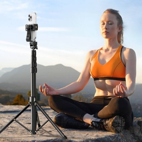 Ugreen selfie stick ze stojakiem i pilotem LP680 1.8m (czarny) Ugreen selfie stick ze stojakiem i pilotem LP680 1.8m (czarny)