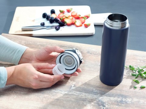 Kubek termiczny Flip 600 ml granatowy 3275 LEIFHEIT