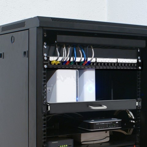 QOLTEC PATCH PANEL DO SZAF RACK 19" | 24 PORTY | 1U | UTP | CZARNY