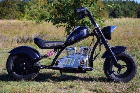 MOTOR CHOPPER "HELD", POMPOWANE KOŁA DO 25 KM/H, PODŚWIETLANY SILNIK/XB1058