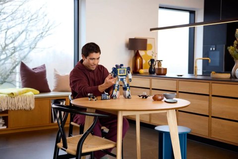 LEGO 10358 ICONS - Transformers: Soundwave