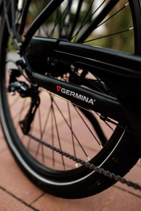 Rower elektryczny Germina City 28” 17” czarny | 250W | Bateria 36V 10.4Ah | Shimano Altus 8 biegów | E-bike