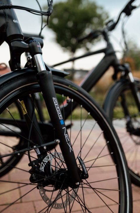 Rower elektryczny Germina City 28” 17” czarny | 250W | Bateria 36V 10.4Ah | Shimano Altus 8 biegów | E-bike