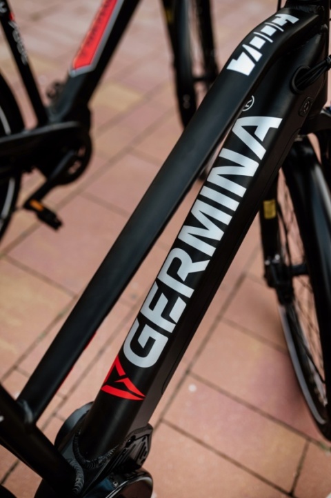 Rower elektryczny Germina City 28” 250W | Bateria 36V 10.4Ah | 8 biegów Shimano Altus | Amortyzator Suntour | E-bike miejski